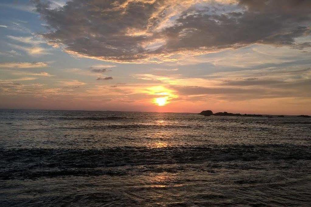 Lucky Seven Beach Resort Хиккадува Экстерьер фото