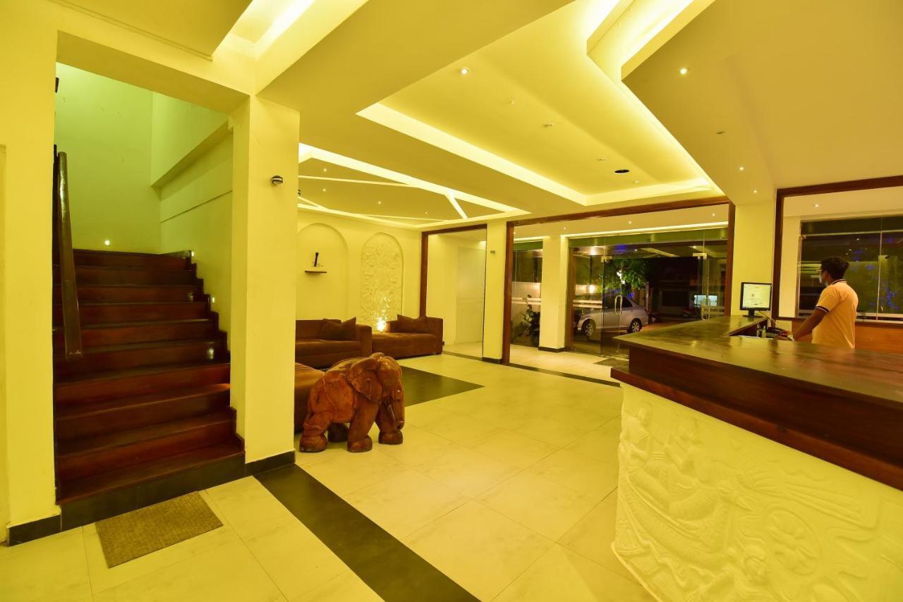 Lucky Seven Beach Resort Хиккадува Экстерьер фото